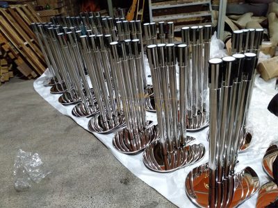 cot chan inox de chu u 7