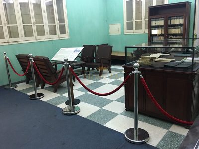 Cột chắn inox trắng dây trùng 2 cot chan inox trang day trung 3