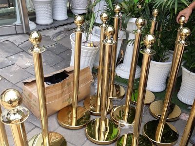 Cột chắn inox vàng dây trùng 4 cot chan inox vang day trung 4
